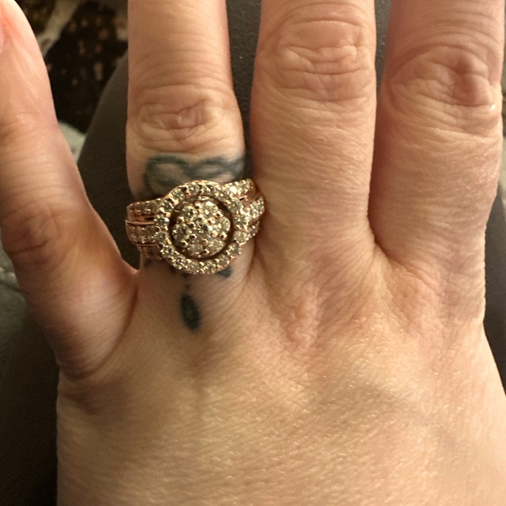 Women’s rose gold bridal set